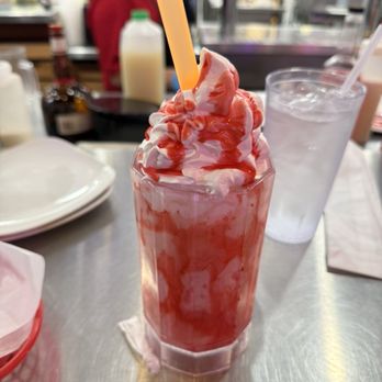 TJ Reed's Flippers - Adult shake yo' momma - Burgers Near Me - Dickinson, Texas TJ Reed's Flippers - Adult shake yo' momma - Burgers Near Me - Dickinson, Texas