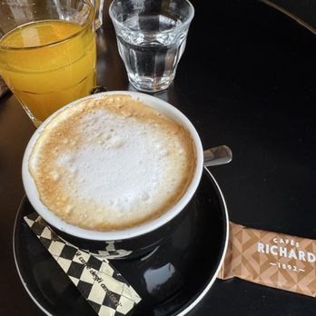Le Relais Odéon - Cappuccino at Le Odeon - Bistros Near Me - Paris, 75 Le Relais Odéon - Cappuccino at Le Odeon - Bistros Near Me - Paris, 75