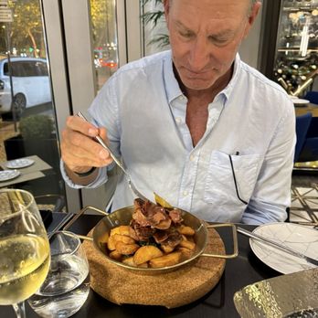 Matiz Pombalina - The flank and potato is amazing!  So much so my hubby had it two nights in a row!!! - Cocktail Bars Near Me - Lisbon, 11