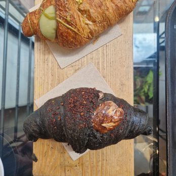 Papparè - Monster cookie and matcha and pistachio croissants - Bars Near Me - Bologna, BO