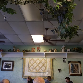 Crying Onion Cafe - Crying Onion Dining Room - New American Near Me - Tucson, Arizona