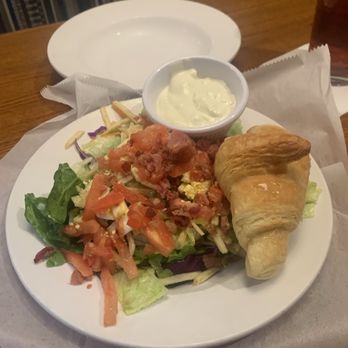 Rafferty's - House Salad - Bars Near Me - Bowling Green, Kentucky