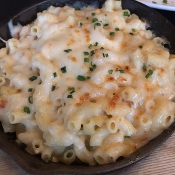 Mom's Kitchen & Bar - Mac and cheese without the bacon. Absolutely amazing! - Bars Near Me - Astoria, New York
