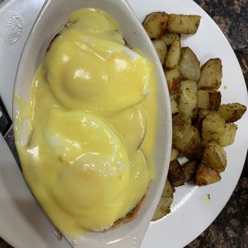 Theo's Cozy Corner - Eggs Benedict - Breakfast & Brunch Near Me - Boston, Massachusetts