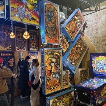 Flippers Tavern - Bars Near Me - Lubbock, Texas