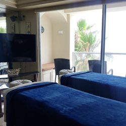 Valle Mobile Massage - Came to our airbnb and set up in front of ocean view. Was awesome!!
