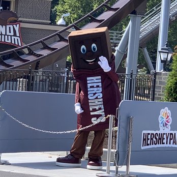 Hersheypark - Mascots are kept behind chains to maintain social distancing. - Amusement Parks Near Me - Hershey, Pennsylvania