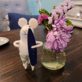 1054Togoshi - Little surfer mouse decor. So cool - Sushi Bars Near Me - Kihei, Hawaii