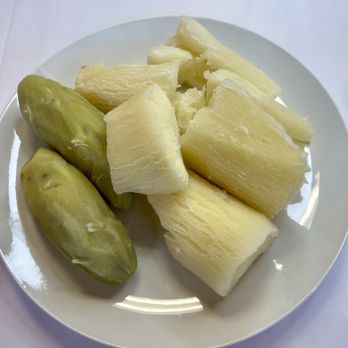 Musus' Kitchen - ananas and pickles on a plate - African Near Me - Levittown, Pennsylvania