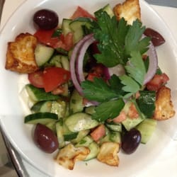 Le Paradis du Fruit - Salade frivole (concombre, tomates et 5 bout d'halloumi). 10,50€ la blague