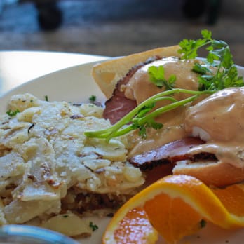 Plums Cafe - Santa Fe Eggs Benedict - Breakfast & Brunch Near Me - Costa Mesa, California