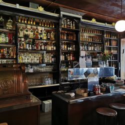 Wilhelm Hoeck 1892 - Theke mit Kasse