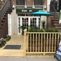 Brooklyn N Wellness - Beautiful front yard and entrance!
