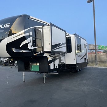 Giant RV - RV Dealers Near Me - Colton, California Giant RV - RV Dealers Near Me - Colton, California