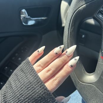 Lavish Nails Salon - Nail Salons Near Me - Martinez, California