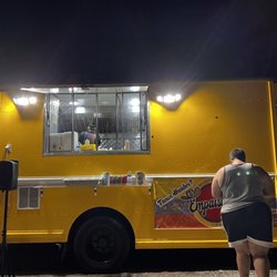 Empaisanas - Just look for the yellow truck.
