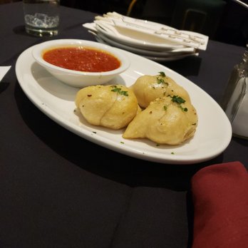 Mangiamo By 604 - Having dinner at Mangiamo... scarfing down the bread - Italian Near Me - Honolulu, Hawaii