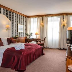 Hotel Goldner Hirsch - I wish my room had remotely looked like the one I fell for. Ours was dated.
