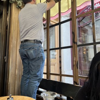 Café Crème - Included with your meal is a free handy man service while you dine. - Breakfast & Brunch Near Me - Paris, 75 Café Crème - Included with your meal is a free handy man service while you dine. - Breakfast & Brunch Near Me - Paris, 75