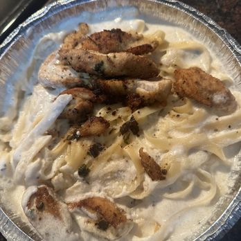 Gigi's Italian Restaurant - Chicken Fettuccine Alfredo - Italian Near Me - Jensen Beach, Florida