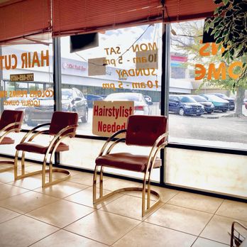 Happy Lookers - Waiting area - Barbers Near Me - Reno, Nevada