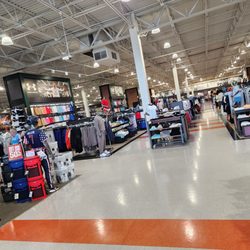 DICK'S Sporting Goods - The front entrance