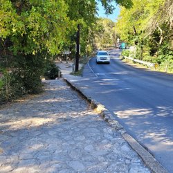 Landa Park - Walking up to the trail head