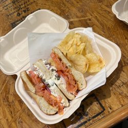 Ali'i Coffee Waikiki - Lomi salmon bagel