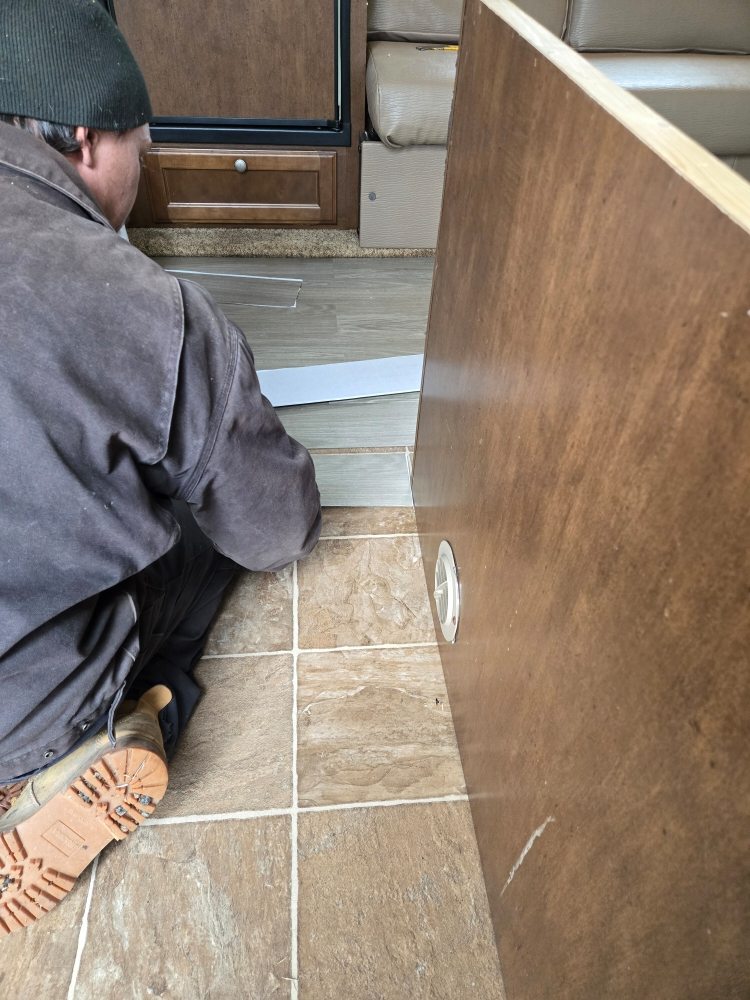 Slide of ET'S Camping & RV