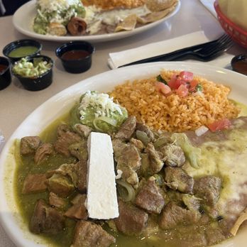 Las Fuentes - Plato de Chile Verde - Mexican Near Me - Reseda, California