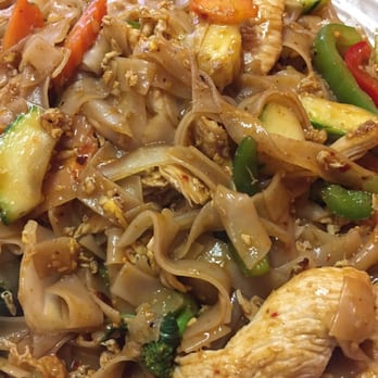 Jai Dee Thai Kitchen - Drunken Noodle - Thai Near Me - Knoxville, Tennessee