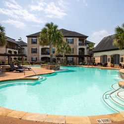 Woodland Hills Luxury Apartments
