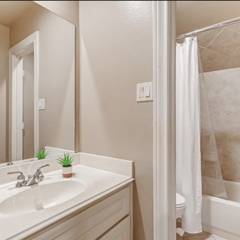 Lobos Cleanings - Spotless Bathroom clean - Home Cleaning Near Me