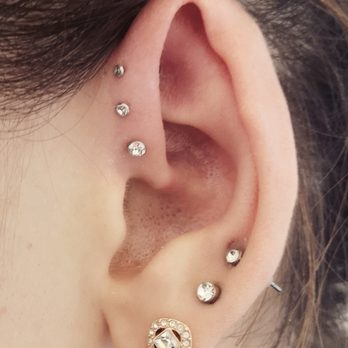 C'Ink - Dégradé de Pierres sur l'Anti-Helix - Piercing Near Me - Marseille, 13