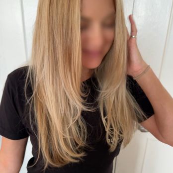 Soho New York - Face-framing layers with beachy ends vibe - Hair Salons Near Me - Los Angeles, California Soho New York - Face-framing layers with beachy ends vibe - Hair Salons Near Me - Los Angeles, California