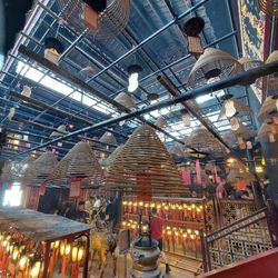 Hong Kong Free Tours - Man Mo Temple