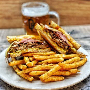 Diamond Knot Brewpub @ MLT - Cuban Sandwich, Diamond Knot Brewing Co., Mountlake Terrace - Burgers Near Me - Mountlake Terrace, Washington Diamond Knot Brewpub @ MLT - Cuban Sandwich, Diamond Knot Brewing Co., Mountlake Terrace - Burgers Near Me - Mountlake Terrace, Washington