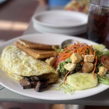Creekside American Bistro - Mile Cheddar Cheese Omelet** - New American Near Me - Sedona, Arizona