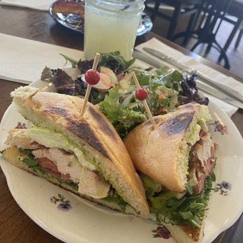 Petit Soleil - Grilled chicken sandwich - Breakfast & Brunch Near Me - Napa, California
