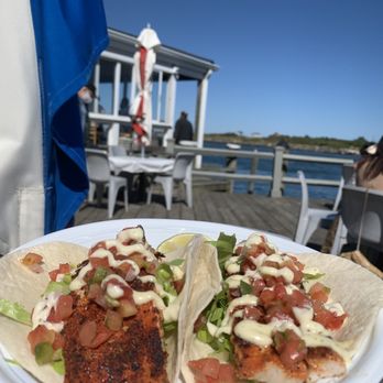 Gosman's Lobster House & Clam Bar - Fish tacos on the harbor - Sushi Bars Near Me - Montauk, New York