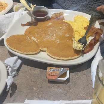 Pegah's Family Restaurant - Breakfast & Brunch Near Me - Shawnee, Kansas