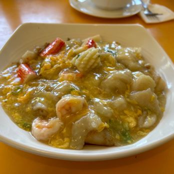 Yummy Cafe - a bowl of shrimp and vegetable stew - Chinese Near Me - Sacramento, California