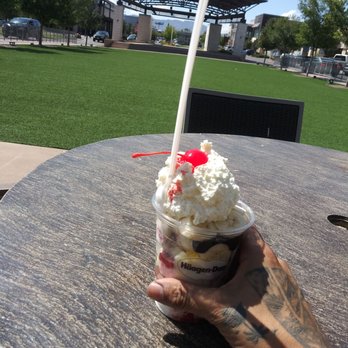 Häagen-Dazs - Why lunch break only be 30 minutes - Ice Cream & Frozen Yogurt Near Me - El Paso, Texas Häagen-Dazs - Why lunch break only be 30 minutes - Ice Cream & Frozen Yogurt Near Me - El Paso, Texas