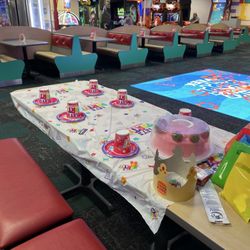 Chuck E. Cheese - Birthday table