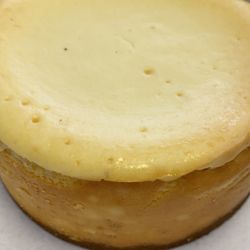 The Little Badger House - 2 lbs New York cheese cake without topping  Toppings are made to customers request