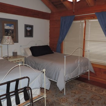 Lillaskog Lodge - Half Dome Room - Hotels Near Me - Groveland, California Lillaskog Lodge - Half Dome Room - Hotels Near Me - Groveland, California