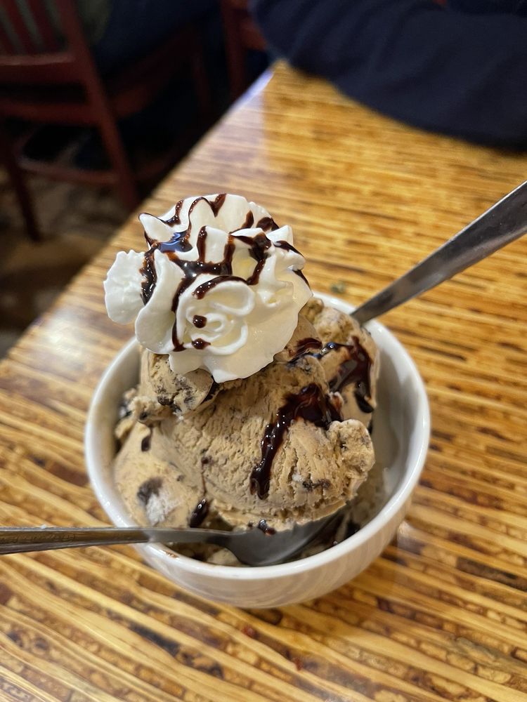 Pino's Italian Restaurant Logo