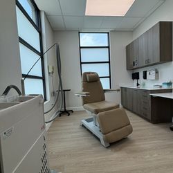 Blackburn Woolfolk Dermatology - Very nice and modern new office.