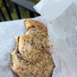 Grand Brew - Cinnamon roll with crushed pecans