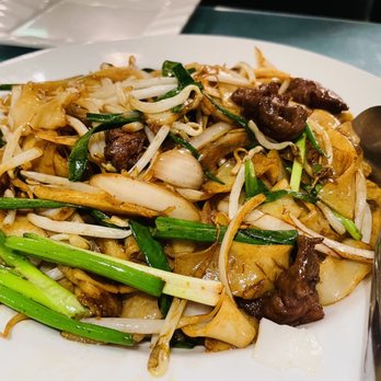 Kirin Restaurant - Beef chow fun. The rice noodle is perfect - Seafood Near Me - Honolulu, Hawaii Kirin Restaurant - Beef chow fun. The rice noodle is perfect - Seafood Near Me - Honolulu, Hawaii